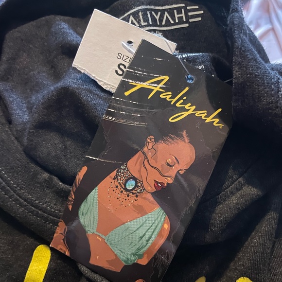 NWT AALIYAH LONG SLEEVE RETRO SHIRT. - Picture 4 of 8